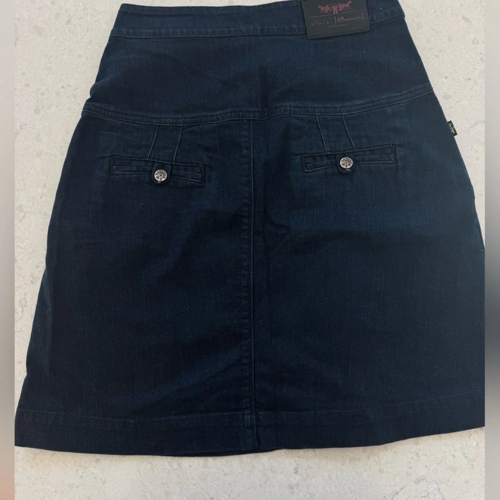 Classic Levi’s Dark Blue Denim Skirt Small